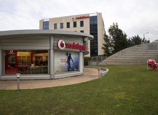 Vodafone: Επενδύσεις 1 δισ. ευρώ μέχρι το 2029 στην υποδομή οπτικών ινών