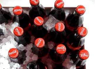 Coca Cola: Πρωταθλητές οι Έλληνες στην κατανάλωση, εκτίναξη των κερδών