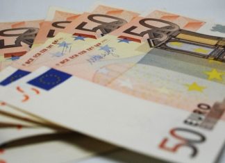 Επίδομα 718 ευρώ: Ποιοι το παίρνουν με μια αίτηση