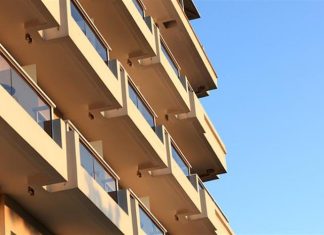 Ποιες περιοχές της Ελλάδας γέμισαν φέτος με καταλύματα Airbnb