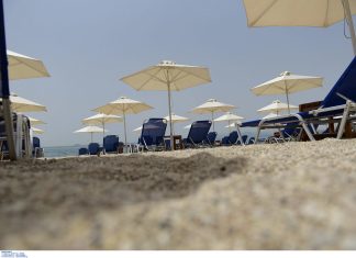 Στη «μάχη» της παραλίας: Τα «αλληλοκαρφώματα» επιχειρηματιών και τα πρόστιμα – Πώς γίνονται οι έλεγχοι
