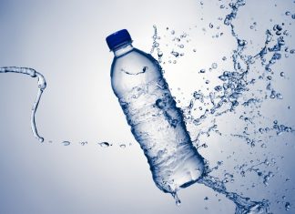 Πλαστικά μπουκάλια: Χαράτσι έως και 15 λεπτά στους καταναλωτές – Τι προβλέπει το νομοσχέδιο