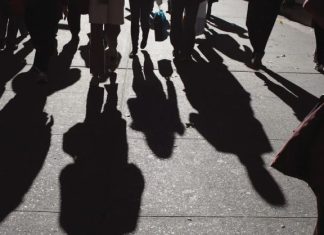 Έρχεται έκτακτο επίδομα Χριστουγέννων ύψους 500 και 1.000 ευρώ από τη ΔΥΠΑ: Ποιοι και πώς θα το λάβουν