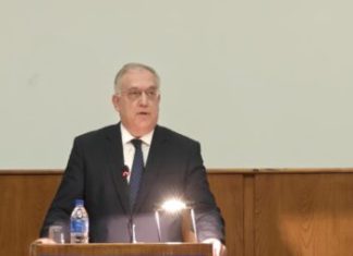 Ο υπουργός Ανάπτυξης, Τάκης Θεοδωρικάκος, στην κοπή πίτας του Επιμελητηρίου Ηλείας