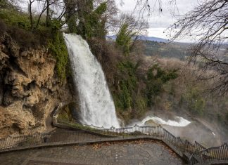 Χειμερινές διακοπές στην Έδεσσα: «Βουτιά» στην πόλη των νερών