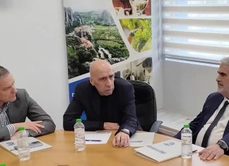 Σύσκεψη διοίκησης Επιμελητηρίου Τρικάλων με τον Γιάννη Μπρατάκο, πρόεδρο του ΕΒΕΑ και υποψήφιο πρόεδρο της ΚΕΕΕ