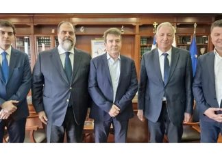 Νίκος Πατέρας: Παρέδωσε ακόμα 5 νέα περιπολικά Suzuki στον Χρυσοχοΐδη