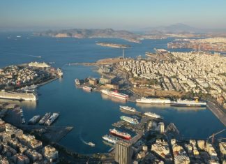 Έρχεται ένα από τα μεγαλύτερα πλοία μεταφοράς οχημάτων στον Πειραιά