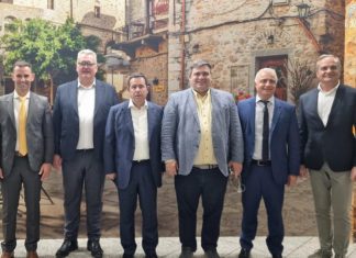 To Επιμελητήριο Σερρών στα εγκαίνια της έκθεσης «Άρωμα Χίου» στο Σύνταγμα