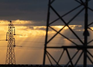 Γιατί το ρεύμα στην Ελλάδα είναι ακριβότερο από τον μέσο όρο της ΕΕ – Το κόστος για την οικονομία και τη βιομηχανία