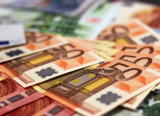 Η ΕΚΤ προτρέπει τα νοικοκυριά να διατηρούν μετρητά στο σπίτι για περίπτωση κρίσης