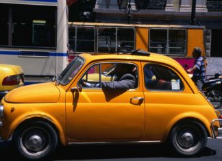 Κολλημένοι στην κίνηση: Οι Αθηναίοι χάνουν χρόνο και εργάζονται μέσα στο αυτοκίνητο