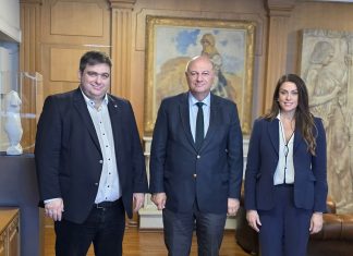 Συνάντηση προέδρου ΚΕΕΕ, Γιάννη Βουτσινά, και προέδρου ΕΕΔΕΓΕ, Μαριάνθης Μαλλιαρουδάκη, με τον υπουργό Αγροτικής Ανάπτυξης και Τροφίμων, Κώστα Τσιάρα
