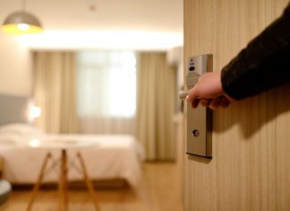 Ξενοδοχεία: Οι αμερικανικοί κολοσσοί Marriott, Hyatt και Hilton μοιράζονται 4 στα 10 «επώνυμα» δωμάτια στην Ελλάδα