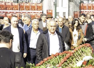 Ε.Ε.Α.: Κατάθεση στεφάνου στο Πολυτεχνείο