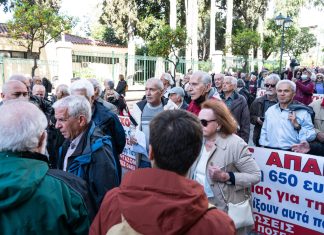 Οι πρώτες καθολικές αυξήσεις σε 2,6 εκατ. συνταξιούχους μετά από 10 χρόνια
