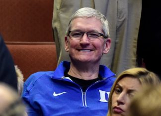 Τιμ Κουκ: Ο CEO της Apple σχεδόν διπλασίασε το μερίδιό του στην Nike