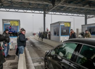 Ανοίγουν ξανά διόδια οι αγρότες – Κλείνουν αύριο τις σήραγγες των Τεμπών για τα φορτηγά