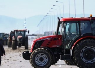 Περισσότεροι αγρότες στο μπλόκο της Νίκαιας – Κλειστή η εθνική οδός Αθηνών-Θεσσαλονίκης