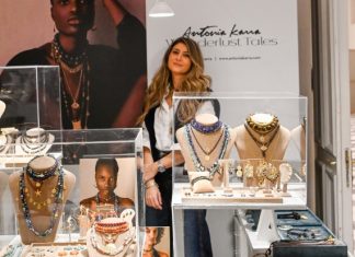 ΤΟ ΖΑΠΠΕΙΟ ΥΠΟΔΕΧΘΗΚΕ ΤΗ ΝΕΑ ΕΠΟΧΗ ΤΟΥ ΕΛΛΗΝΙΚΟΥ ΚΟΣΜΗΜΑΤΟΣ ΣΕ ΜΙΑ ΒΡΑΔΙΑ ΓΕΜΑΤΗ ΛΑΜΨΗ!