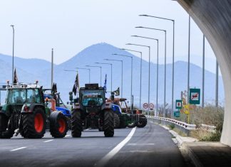 Από τα Μάλγαρα στη σύγκρουση: Οι αγρότες κλιμακώνουν, η κυβέρνηση ανοίγει τα χαρτιά της