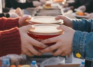 Lidl Ελλάς: Στήριξε τα Γεύματα Αγάπης σε Αθήνα και Θεσσαλονίκη – Προσέφερε περισσότερα από 4.000 γεύματα