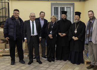 Ε.Ε.Α.: Προσφορά τροφίμων και ειδών πρώτης ανάγκης στην Μητρόπολη Γλυφάδας, Ελληνικού, Βούλας, Βουλιαγμένης και Βάρης