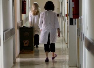 ΕΟΠΥΥ: Τι καλύπτει η αποζημίωση ασφαλισμένων για αποκλειστική νοσοκόμα