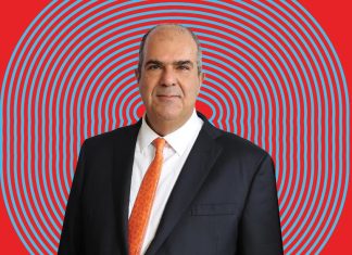 Sir Στέλιος Χατζηιωάννου: Πώς μια «easy» ιδέα έγινε παγκόσμια αυτοκρατορία και άλλαξε τις αερομεταφορές