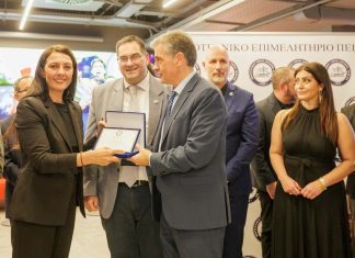 Παρόν στην ετήσια εκδήλωση του Βιοτεχνικού Επιμελητηρίου Πειραιά ο Πρόεδρος του Επιμελητηρίου Κορινθίας.