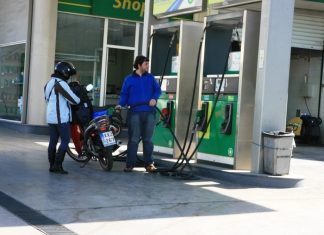 Πάταξη της αισχροκέρδειας: Έρχονται μέτρα για τις τιμές των καυσίμων – Υπό εξέταση παρεμβάσεις και στα τρόφιμα