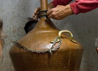 ΙΟΒΕ: Η συμβολή του κλάδου αποσταγμάτων στην ελληνική οικονομία