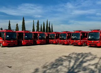 ERGOTRAK και Όμιλος Σφακιανάκη παρέδωσαν 15 σύγχρονα λεωφορεία στο Πυροσβεστικό Σώμα