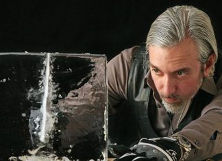 Από μπάρμαν έγινε εκατομμυριούχους πουλώντας παγάκια