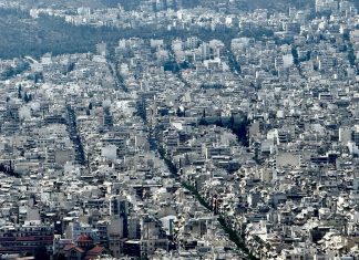 Νέο πλαίσιο για φωτοβολταϊκά σε μπαλκόνια και ΑΠΕ για φθηνό ρεύμα