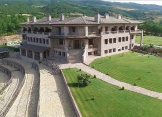 Πλειστηριασμοί: Με ξενοδοχεία, Μύκονο, πάρκινγκ και… ΕΝΚΛΩ αυτή η εβδομάδα