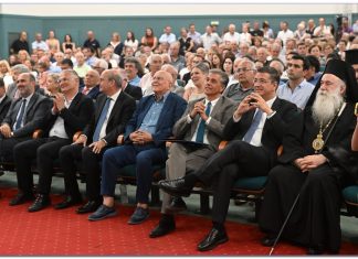 Το Επιμελητήριο Κορινθίας τίμησε τον Σταύρο Δήμα σε εκδήλωση με κεντρικό ομιλητή τον Ευρωπαίο Επίτροπο Απόστολο Τζιτζικώστα