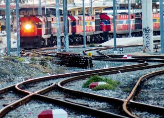Σιδηρόδρομος: Αγώνας ταχύτητας για το RRF και σχέδιο για να ξεμπλοκάρουν τα μεγάλα έργα