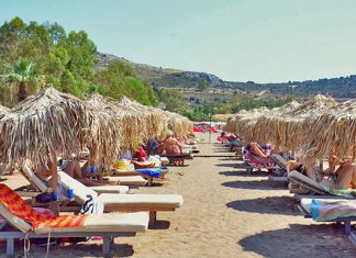 Έλεγχοι με drones και MyCoast σε πάνω από 300 παραλίες – Πρόστιμα έως 73.000 ευρώ και σφραγίσεις επιχειρήσεων
