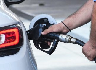 ΕΤΕΚΑ: Μείωση τζίρου και ζημιές – Το “καμπανάκι” και η κρίση στα καύσιμα που πιέζει τον κλάδο
