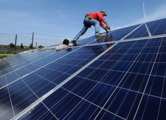 ΥΠΕΝ: Πιο εύκολη η παραγωγή και κατανάλωση ηλεκτρικής ενέργειας για ιδία χρήση από νοικοκυριά και επιχειρήσεις