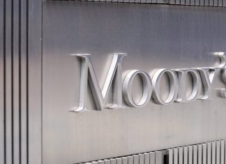 Moody’s: Αναβάθμισε σε θετικές τις προοπτικές της Alpha Bank και της Τράπεζας Πειραιώς