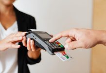 Τέλος τα μετρητά στις παραδόσεις courier – Υποχρεωτικές ηλεκτρονικές πληρωμές