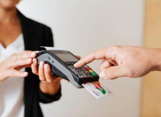 Τέλος τα μετρητά στις παραδόσεις courier – Υποχρεωτικές ηλεκτρονικές πληρωμές